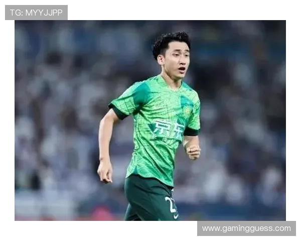 国安球迷唱《再见》为即将离队的张源送行